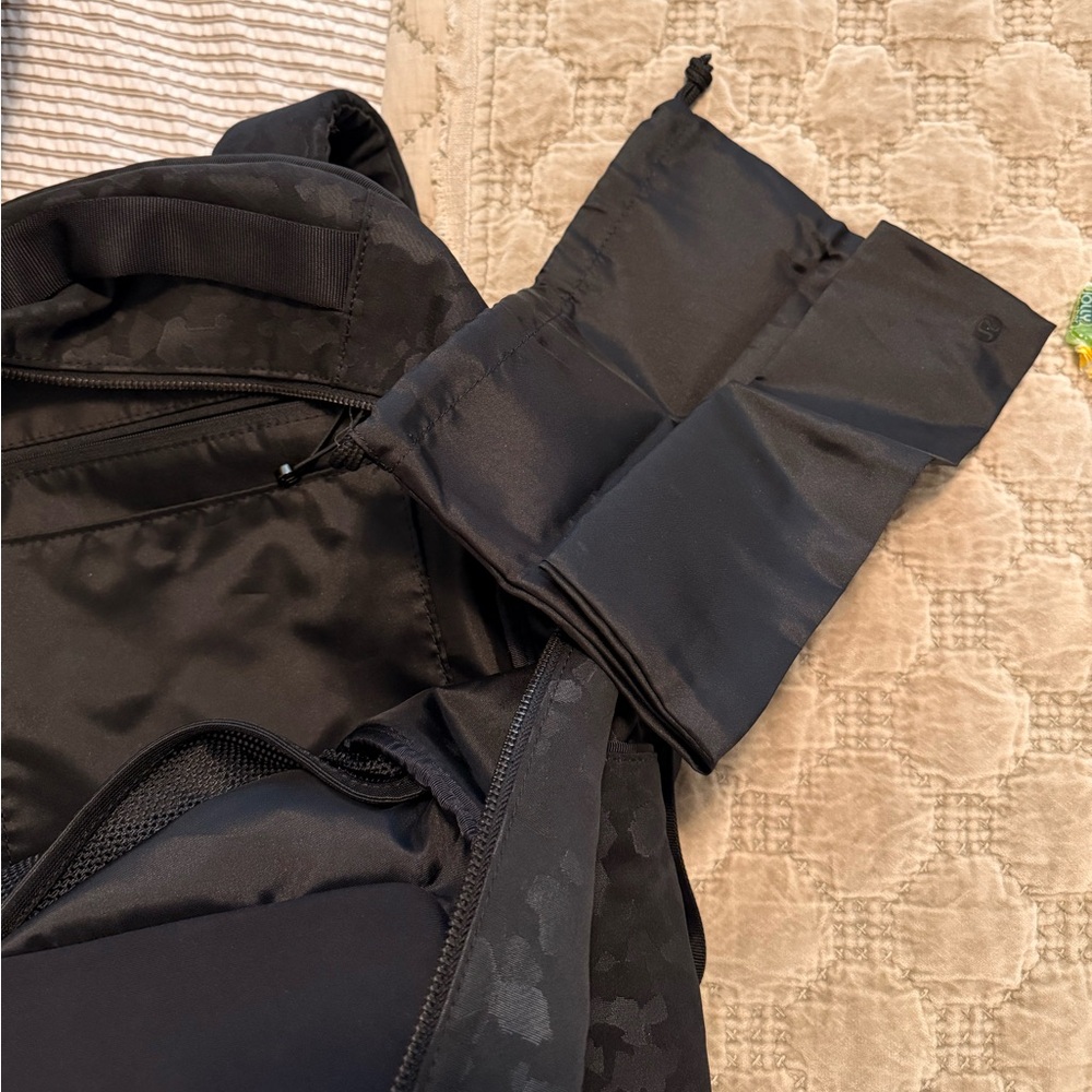 Lululemon Black Patterned Backpack - image 8
